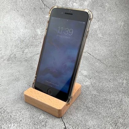 Premium Minimalist Beechwood Desktop Mobile Phone Stand: Sustainable Single-Slot Smartphone Holder