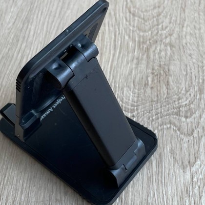 Desktop foldable mobile phone holder