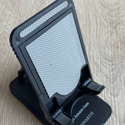 Desktop foldable mobile phone holder