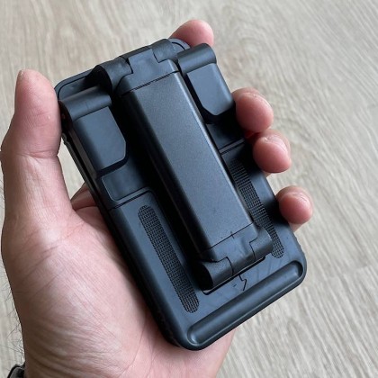 Desktop foldable mobile phone holder