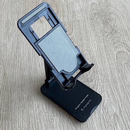 Desktop foldable mobile phone holder